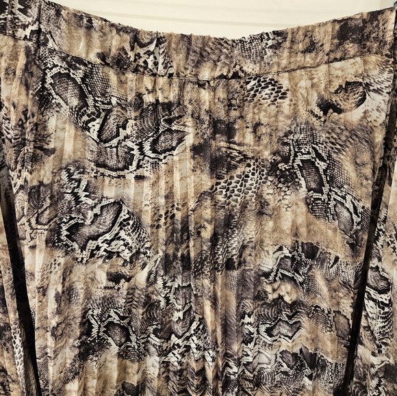 NWT - WDNY Pleated High/Low Skirt - Size 3X - Picture 4 of 8